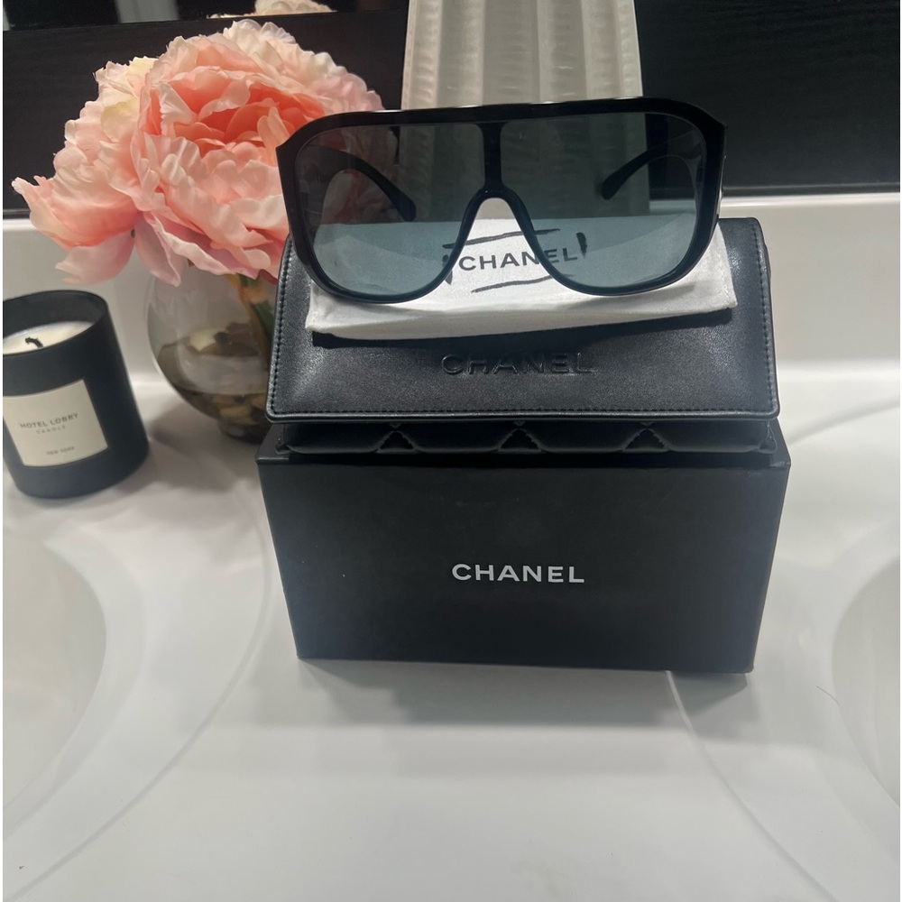 ✨CHANEL SUNNIES✨